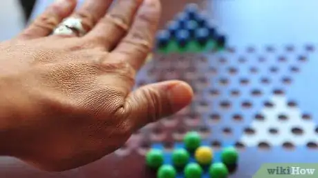 Immagine titolata Play Chinese Checkers Step 13