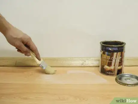 Immagine titolata Remove Mold Stains from Wood Floors Step 7