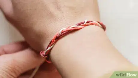 Immagine titolata Make Braided Bracelets Step 13