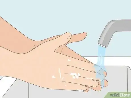Immagine titolata Treat an Infected Ear Piercing Step 1