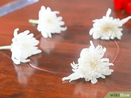 Immagine titolata Make a Flower Crown Step 4