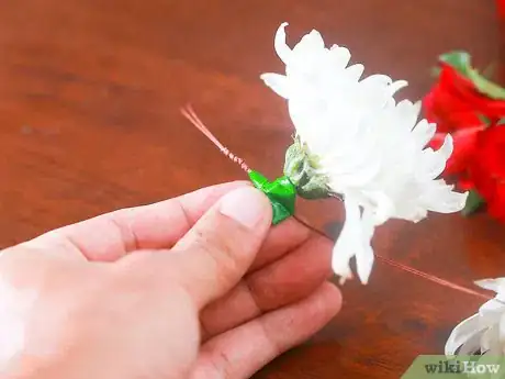 Immagine titolata Make a Flower Crown Step 5