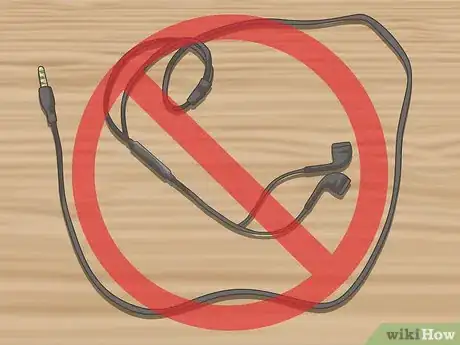 Immagine titolata Avoid Breaking Your Headphones Step 3