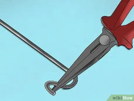Immagine titolata Use a Coat Hanger to Break Into a Car Step 17