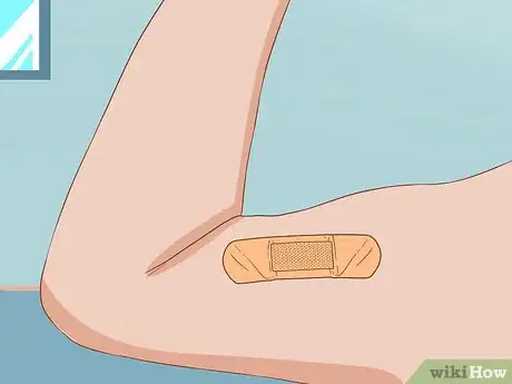 Immagine titolata Apply Different Types of Bandages Step 17