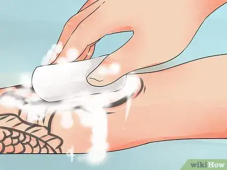 Immagine titolata Tell if a Tattoo Is Infected Step 8