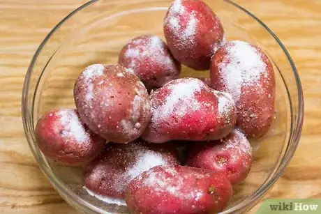 Immagine titolata Cook Jacket Potatoes Step 17