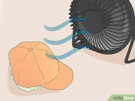 Immagine titolata Get Sweat Stains Out of Hats Step 6