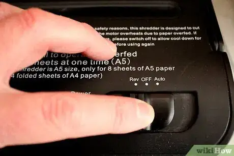 Immagine titolata Unjam a Paper Shredder Step 6