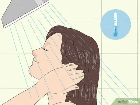 Immagine titolata Deal with a Scalp Sunburn Step 5