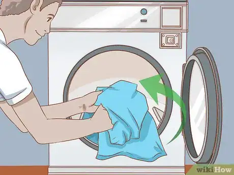 Immagine titolata Remove Fabric Paint from Clothes Step 6
