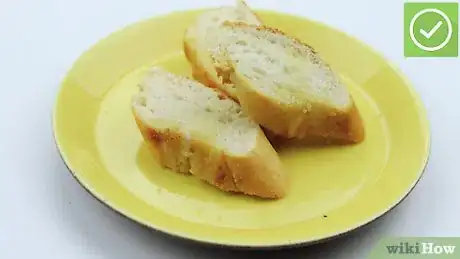 Immagine titolata Make Garlic Bread Step 12