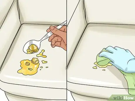 Immagine titolata Remove Dried Blood Stains from a Couch Step 12