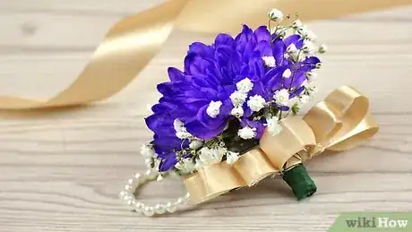 Immagine titolata Make a Wrist Corsage Step 11