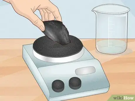 Immagine titolata Tell if the Rock You Found Might Be a Meteorite Step 7