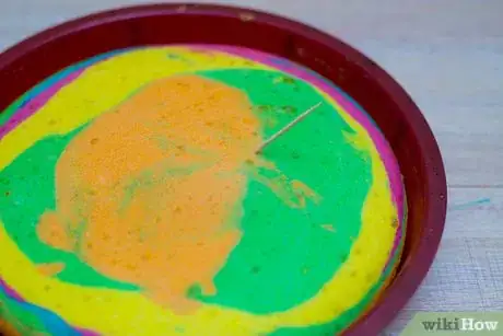 Immagine titolata Make a Tie Dyed Cake Step 9