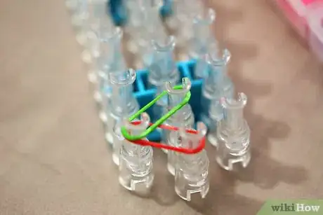 Immagine titolata Make a Rainbow Loom Bracelet Step 3