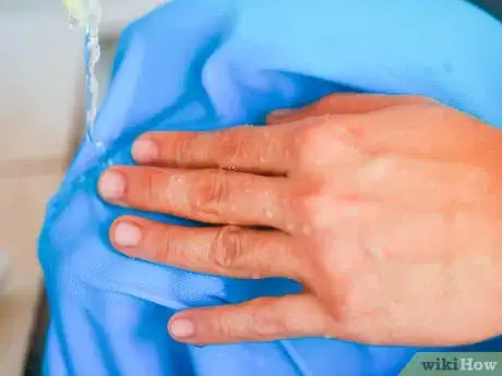 Immagine titolata Remove Ink Stains from Polyester Step 9