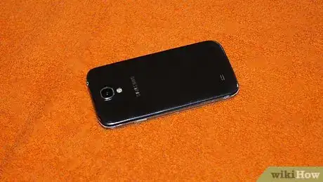 Immagine titolata Take the Back Off a Samsung Galaxy Step 12