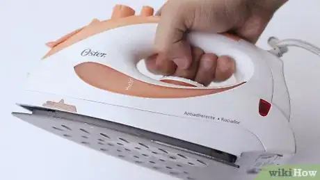 Immagine titolata Remove Candle Wax Step 10