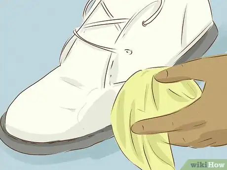 Immagine titolata Clean White Shoes Step 16