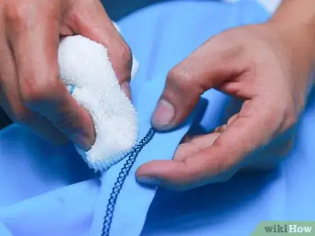 Immagine titolata Remove Ink Stains from Polyester Step 7
