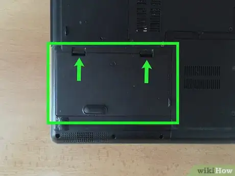 Immagine titolata Take a Hard Drive Out of a Laptop Step 3