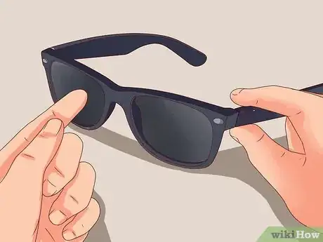 Immagine titolata Tell if Ray Ban Sunglasses Are Fake Step 3