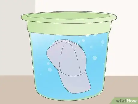 Immagine titolata Get Sweat Stains Out of Hats Step 4
