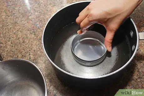 Immagine titolata Make a Double Boiler (Bain Marie) Step 3