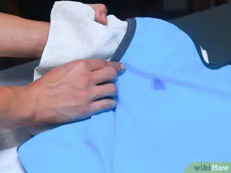 Immagine titolata Remove Ink Stains from Polyester Step 4