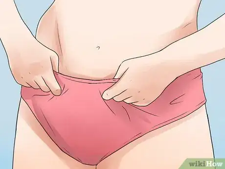 Immagine titolata Prevent Pads from Leaking While on Your Period Step 4