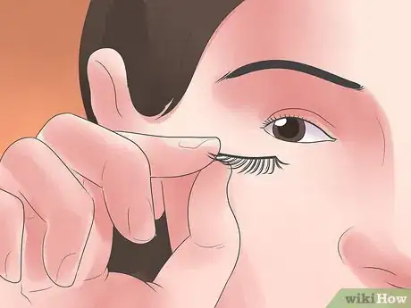 Immagine titolata Grow Back Your Eyelashes After They Fall Out Step 10