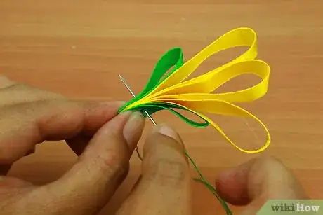 Immagine titolata Make Ribbon Flowers Step 18