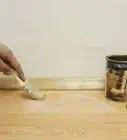 Rimuovere le Macchie di Muffa dai Pavimenti in Legno