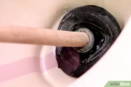 Immagine titolata Use a Plunger Step 7