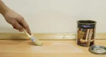 Rimuovere le Macchie di Muffa dai Pavimenti in Legno