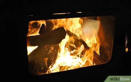 Immagine titolata Light a Fire in a Fireplace Intro