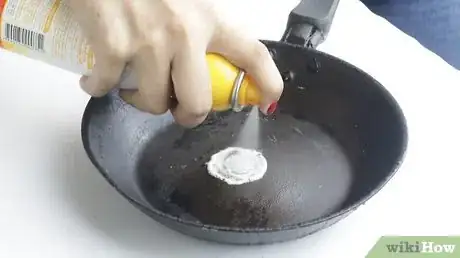 Immagine titolata Clean a Cast Iron Skillet Step 11