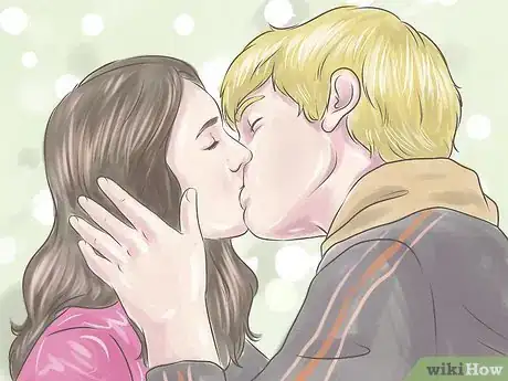 Immagine titolata Kiss a Girl for the First Time Step 10