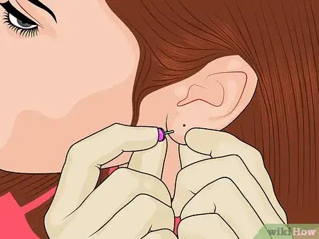 Immagine titolata Reopen a Partially Closed Ear Piercing Hole Step 9