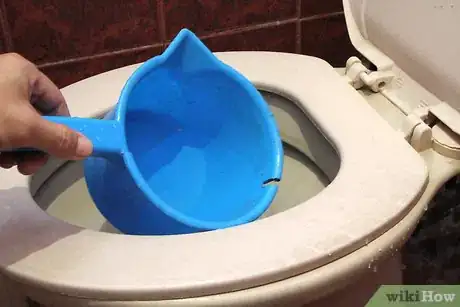 Immagine titolata Use a Plunger Step 4