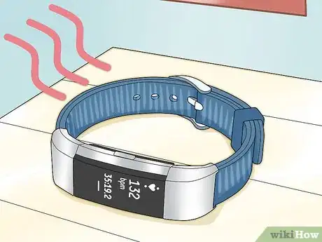 Immagine titolata Clean a Fitbit Band Step 20