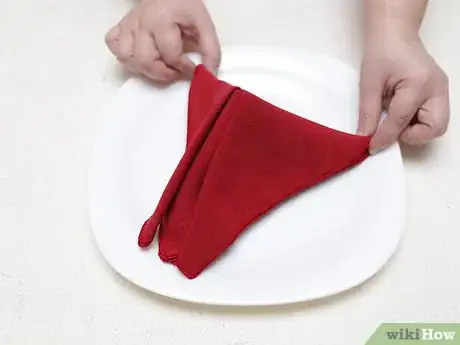 Immagine titolata Fold a Cloth Napkin Step 12