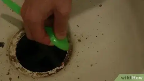 Immagine titolata Remove a Garbage Disposal Step 11