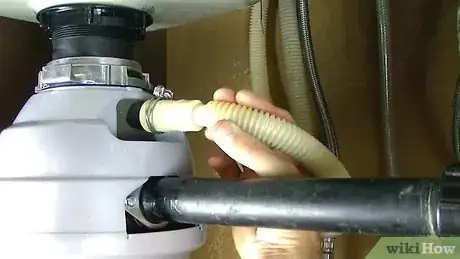 Immagine titolata Remove a Garbage Disposal Step 24