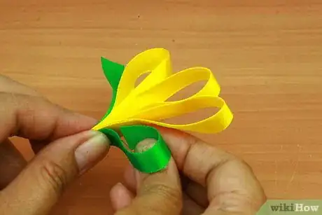 Immagine titolata Make Ribbon Flowers Step 17