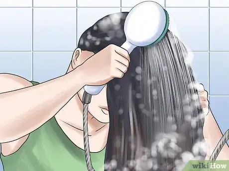 Immagine titolata Dye Your Hair Brown After It Has Been Dyed Black Step 4