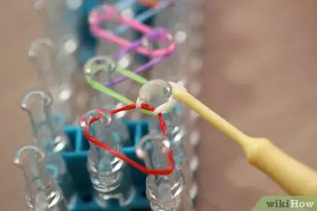 Immagine titolata Make a Rainbow Loom Bracelet Step 7