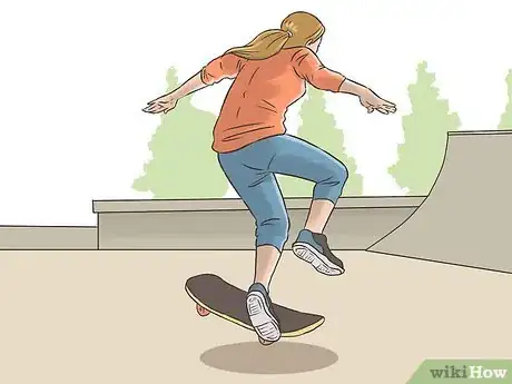 Immagine titolata 180 on a Skateboard Step 13